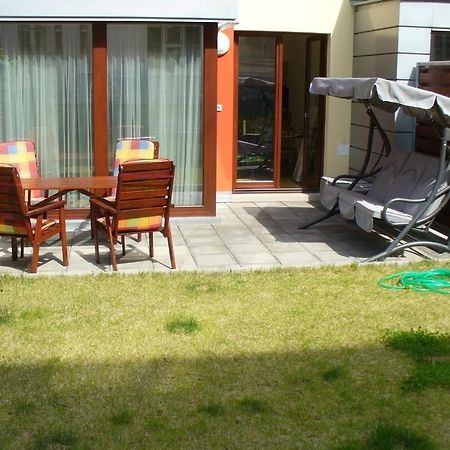 Garden Apartment With Garage In Central Prag Exterior foto