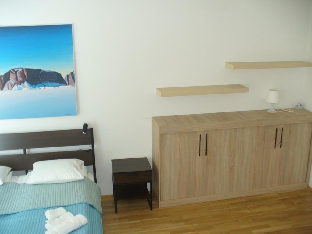 Garden Apartment With Garage In Central Prag Exterior foto